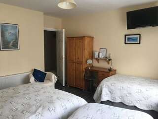 Отели типа «постель и завтрак» Killurin Lodge Уэксфорд Quadruple or Triple Room with Private Bathroom-2